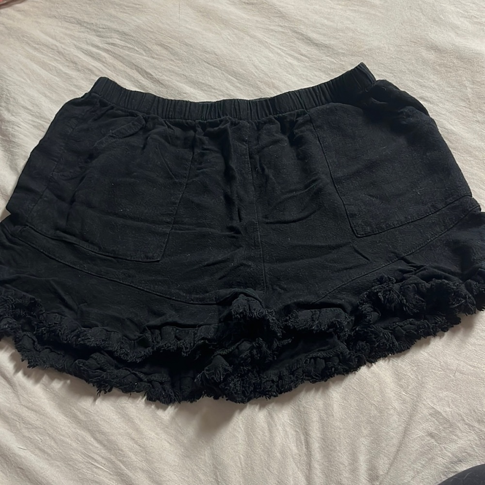 Umgee black shorts with pockets has fringe at bottom size small